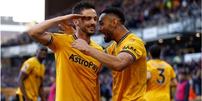 Các giai đoạn phát triển của CLB Wolves