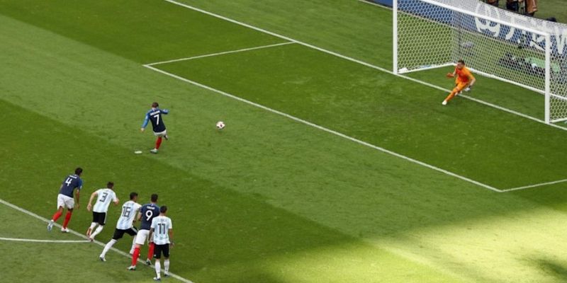 Tìm hiểu về luật đá penalty sân 11 là gì?